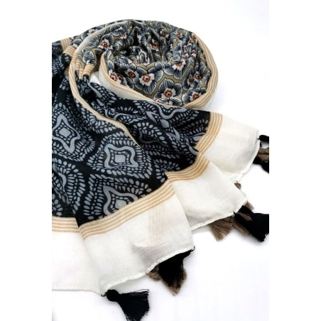 Écharpe noire ornée de pompons Bicolores